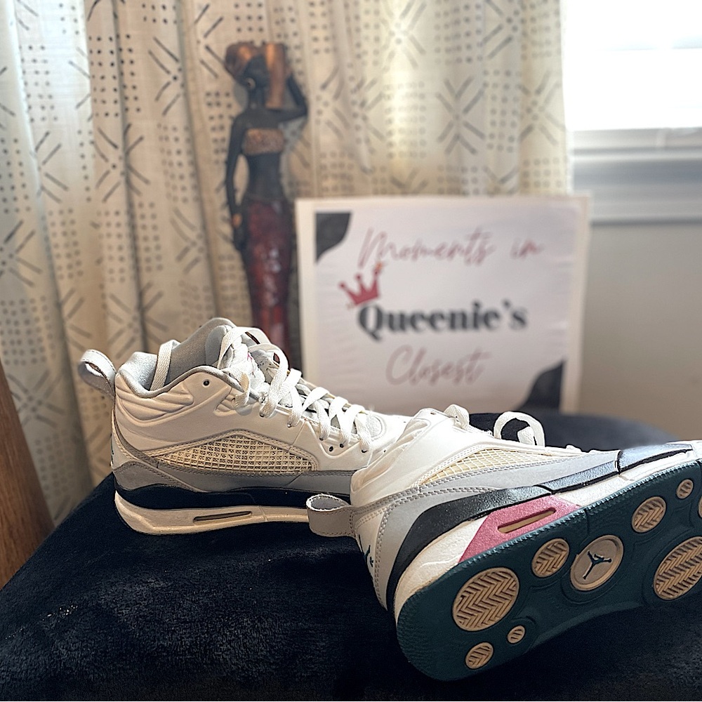 Jordan Flights (Big Kids 6.5)